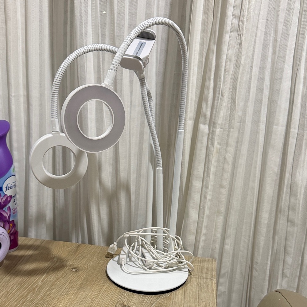 White Dual Ring Light with Flexible Arms